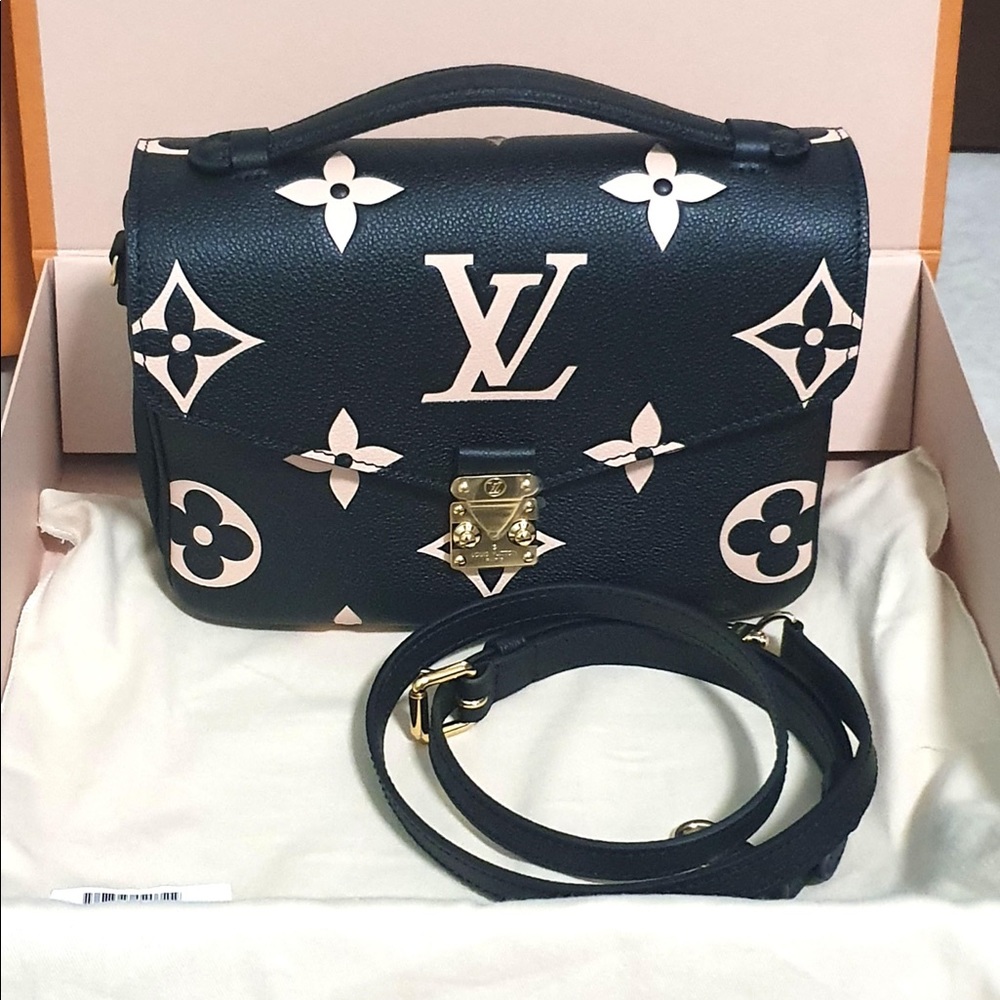 Louie Vuitton bicolor Pochette Metis